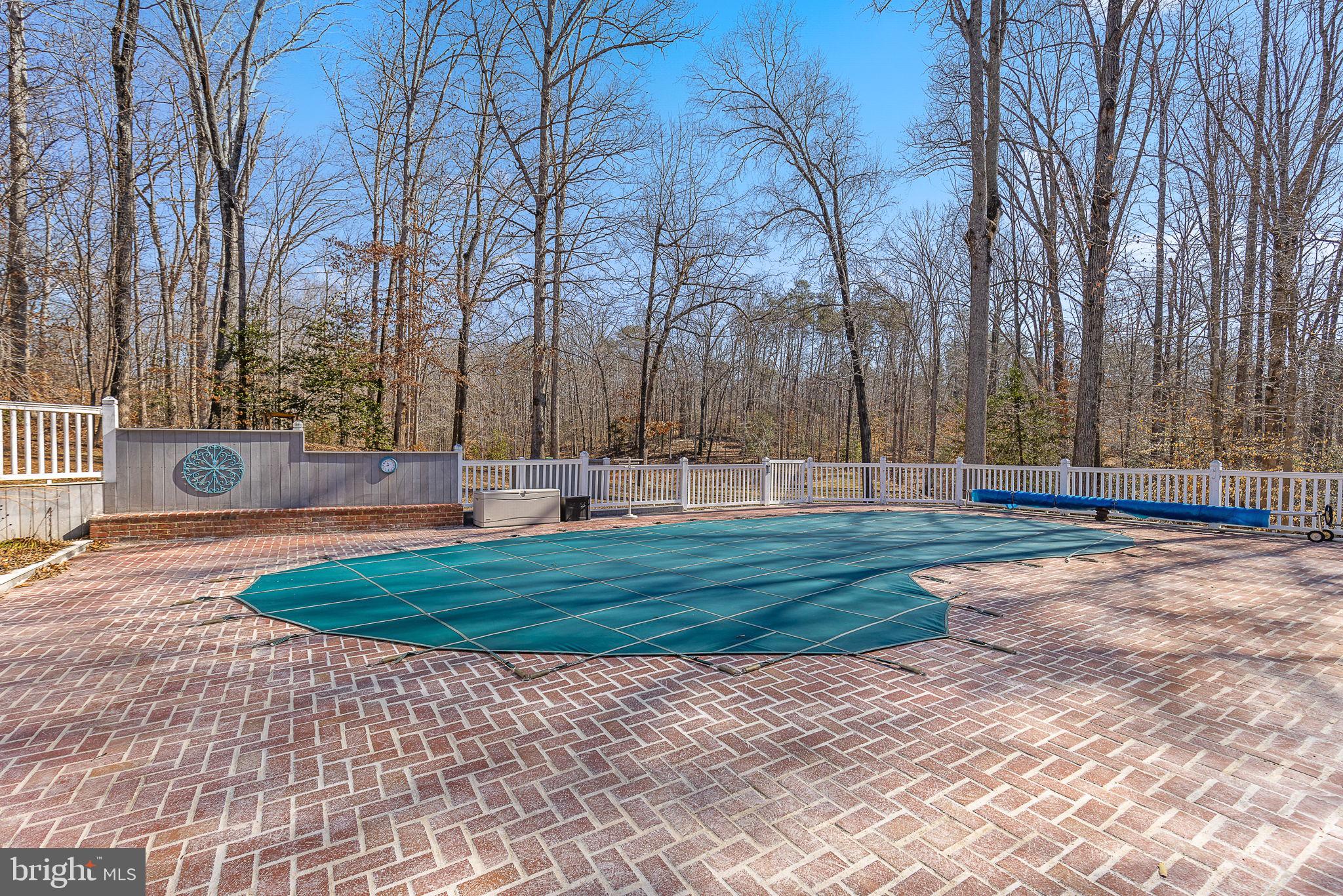 8 Holly Ct
