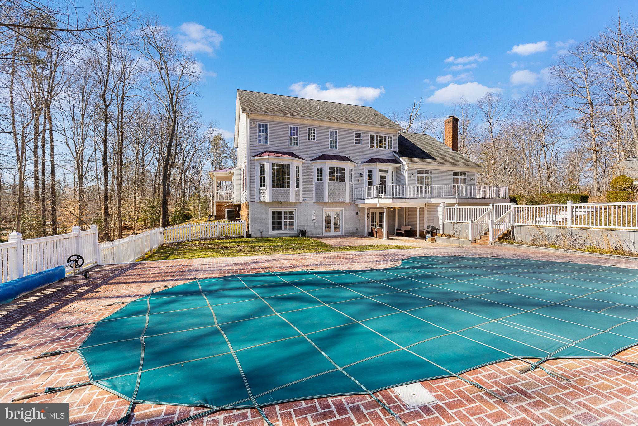 8 Holly Ct