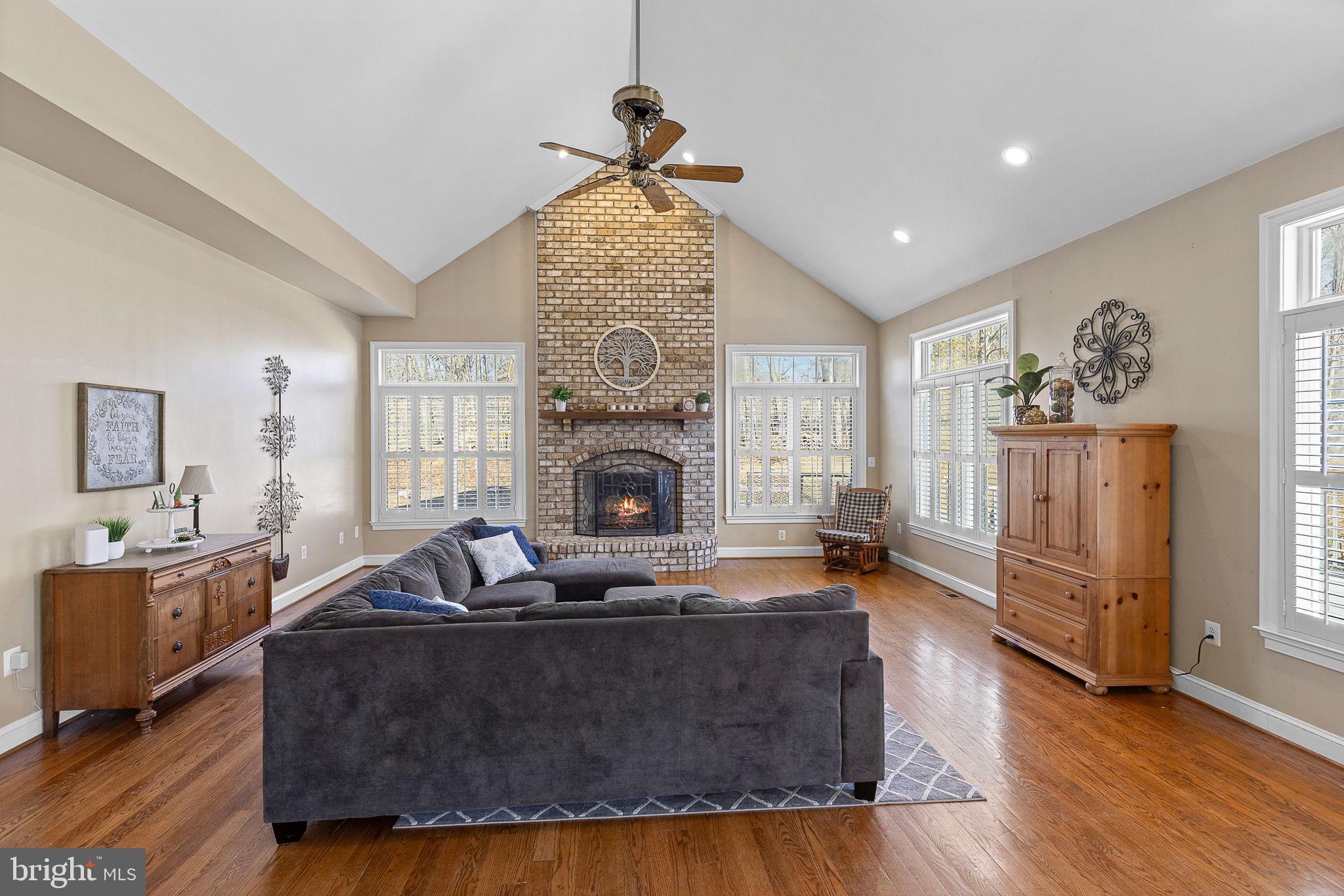 8 Holly Ct