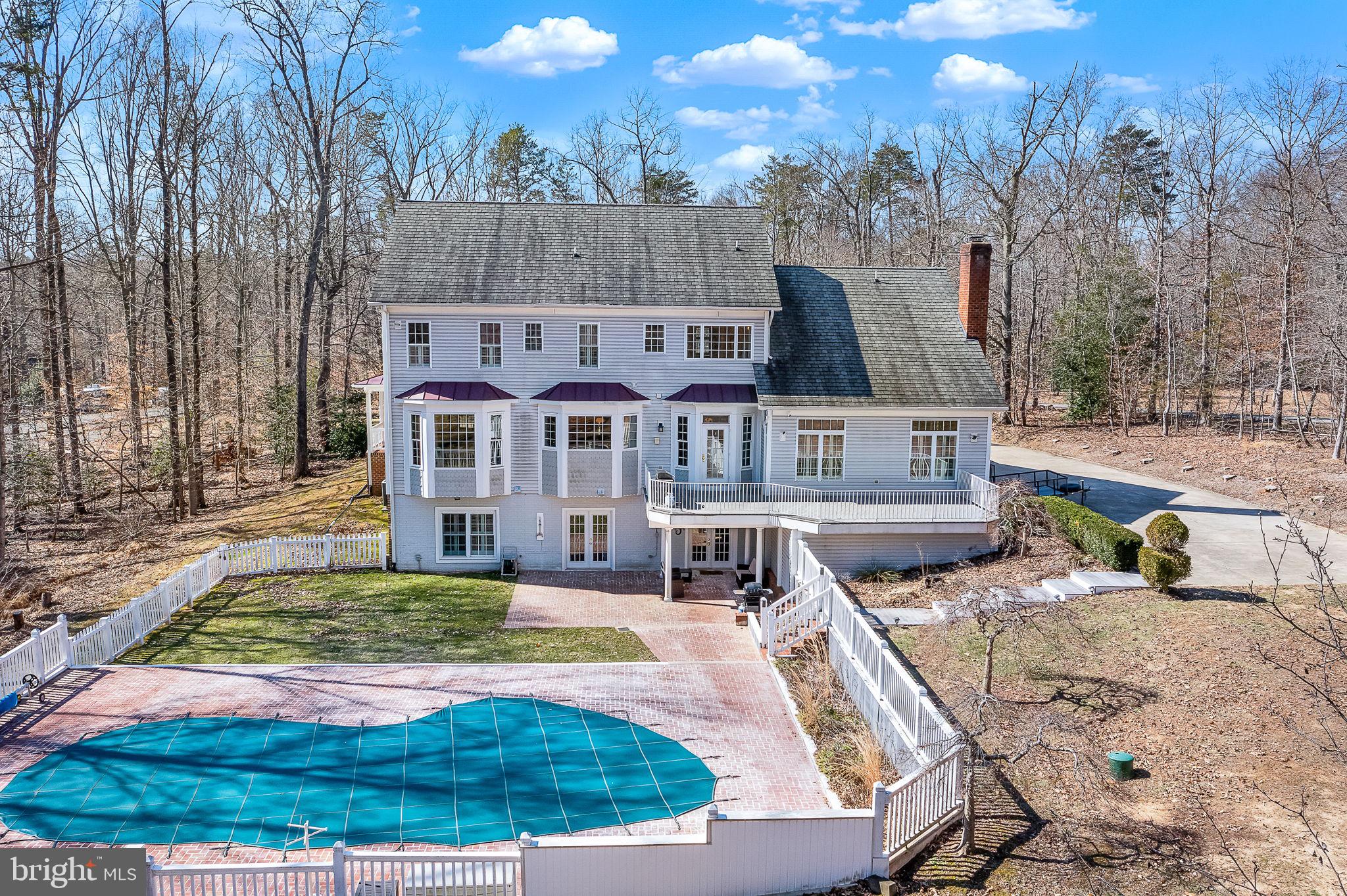 8 Holly Ct
