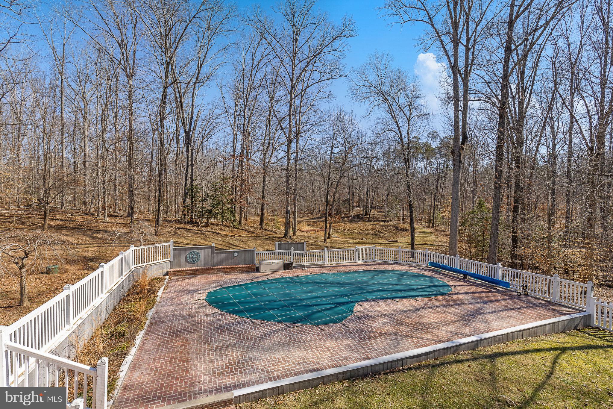 8 Holly Ct