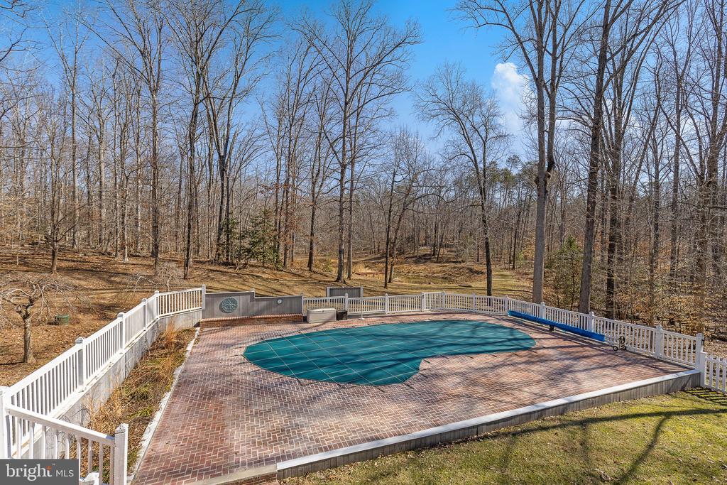 8 Holly Ct