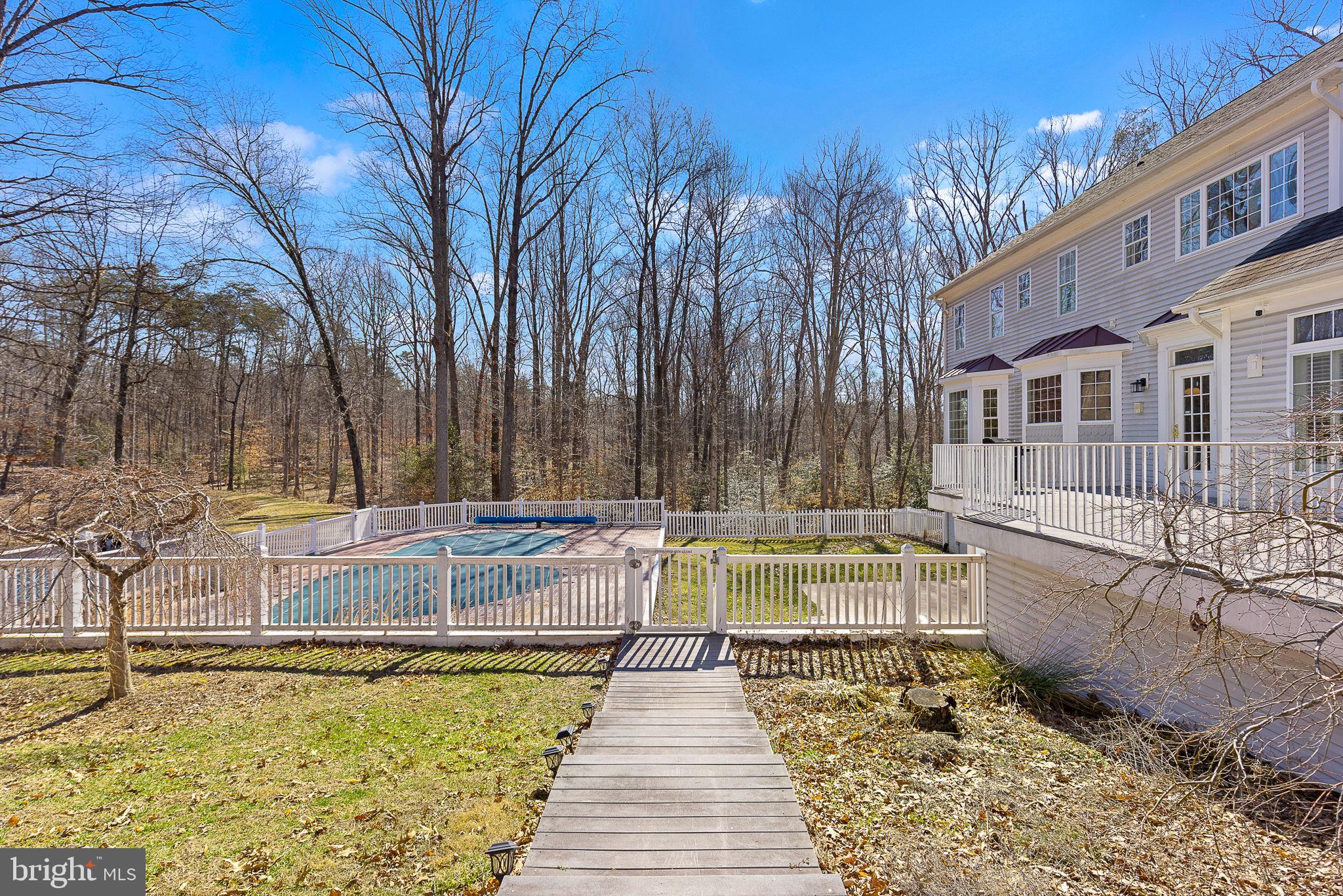 8 Holly Ct