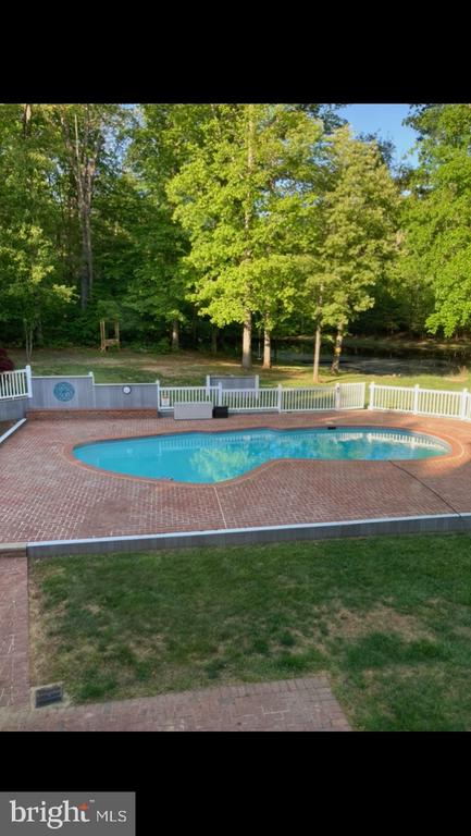8 Holly Ct