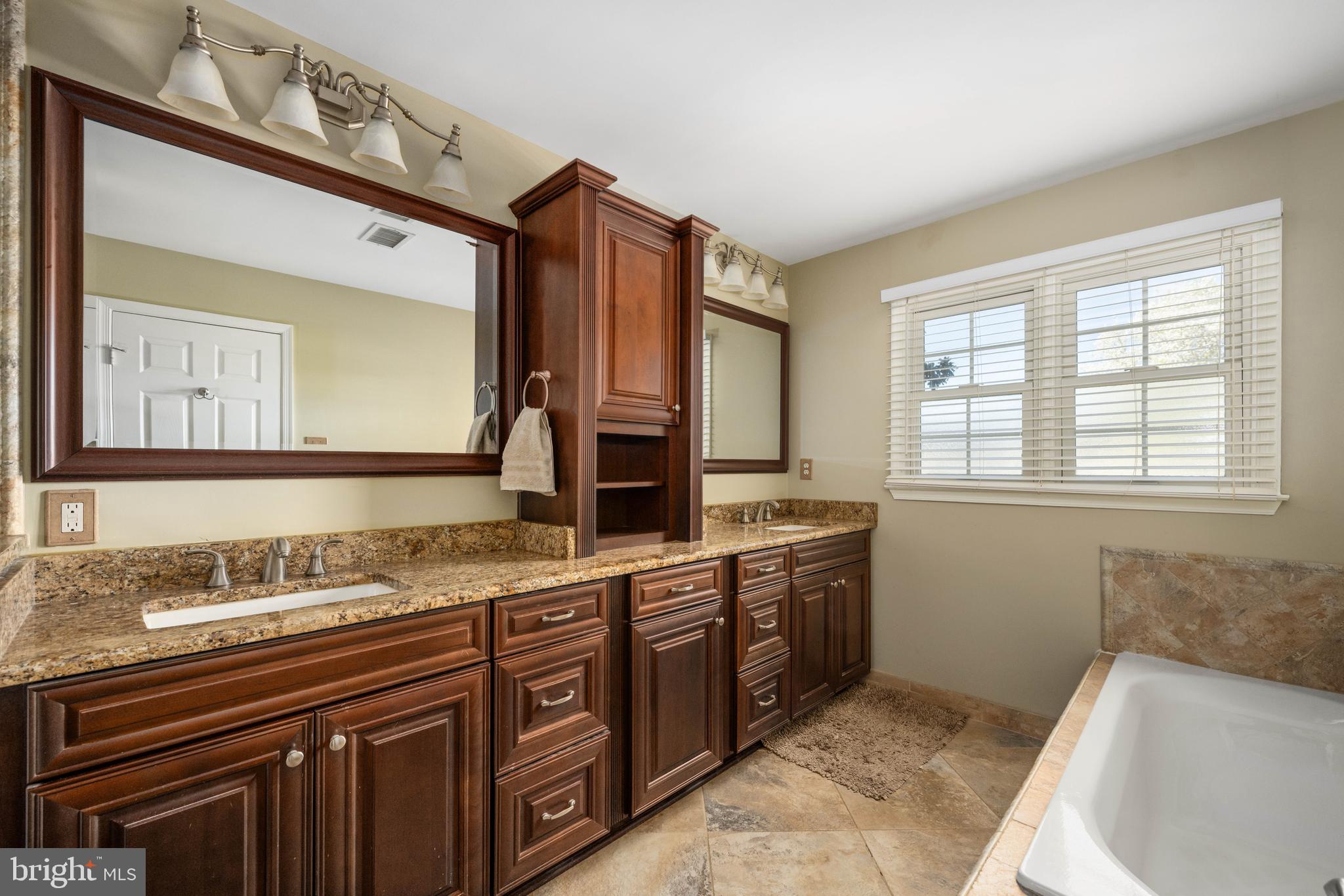 4 Wren Way Ct