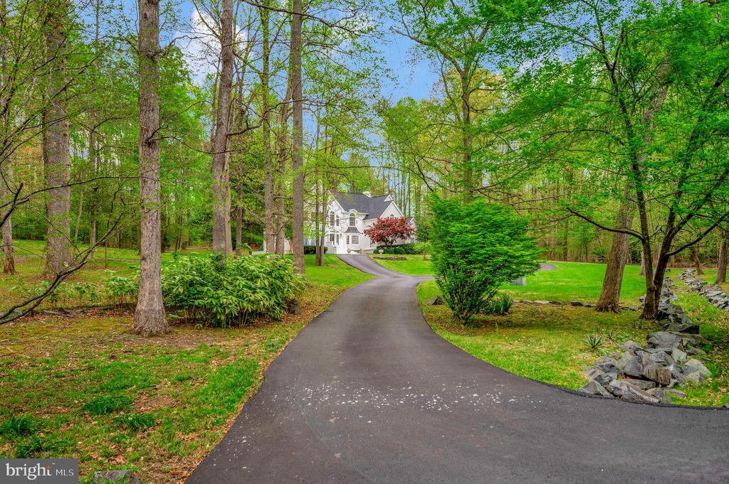 4 RUFFIAN DR