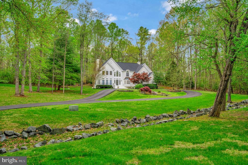 4 RUFFIAN DR