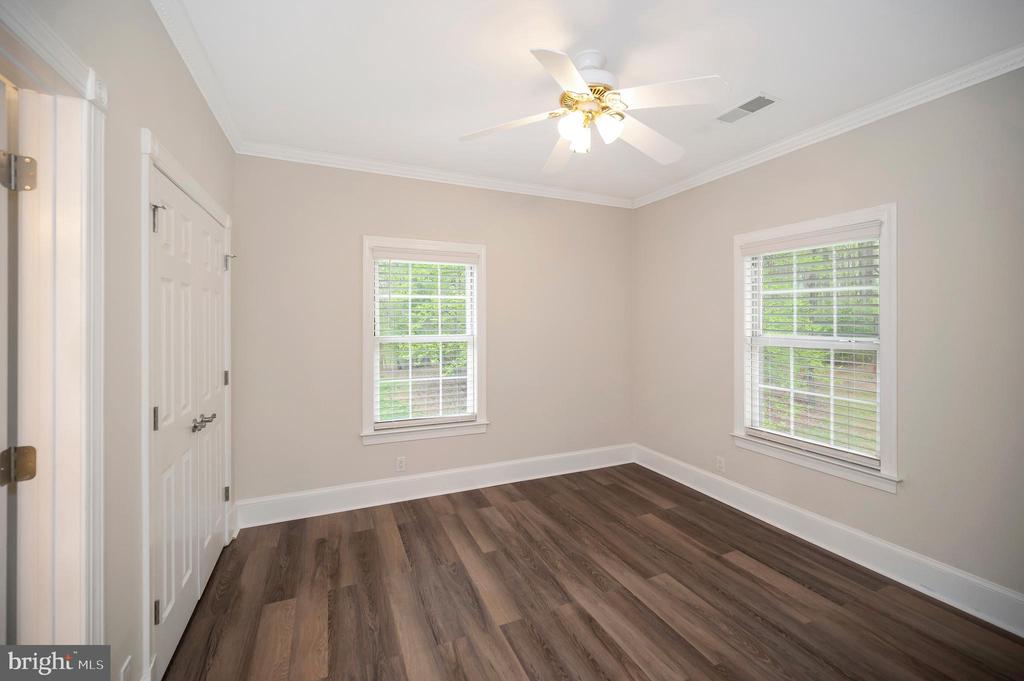 4 RUFFIAN DR