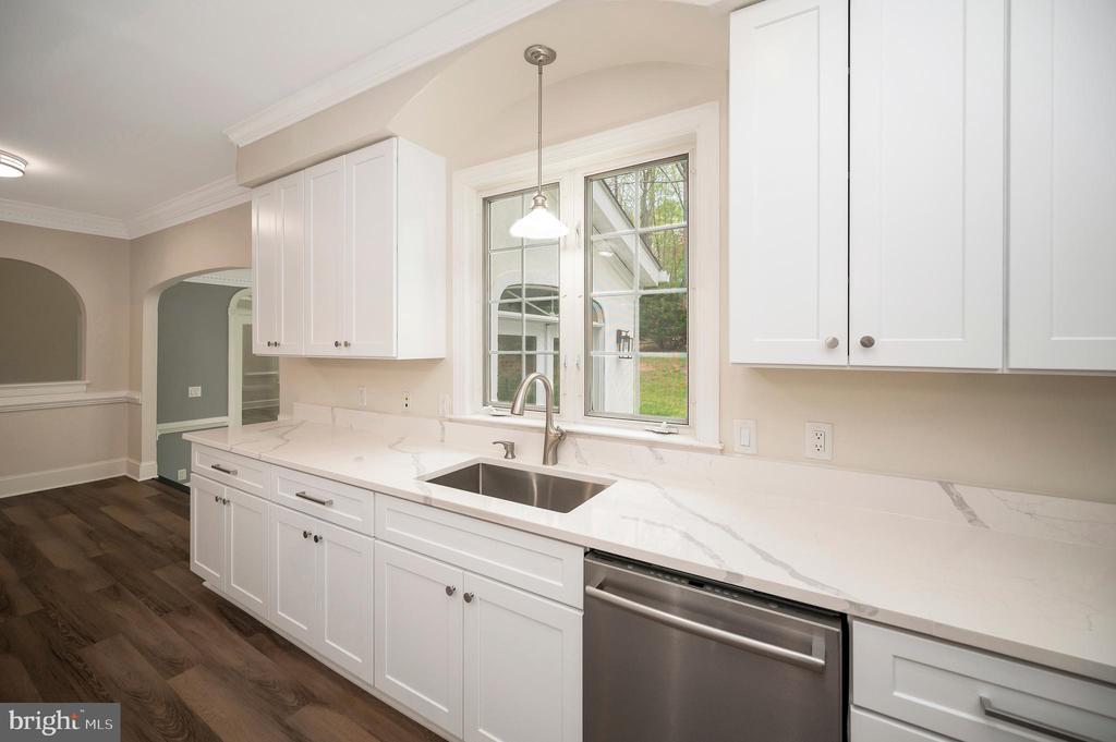 4 RUFFIAN DR