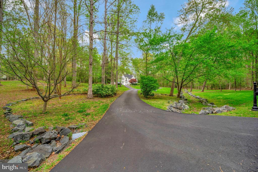 4 RUFFIAN DR