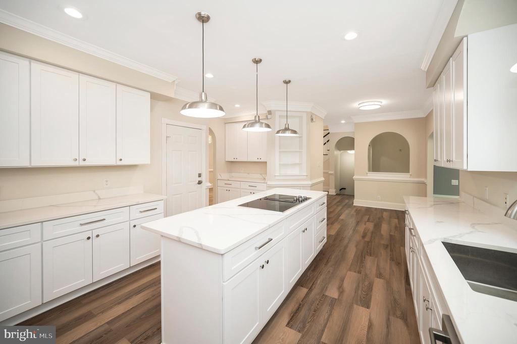 4 RUFFIAN DR