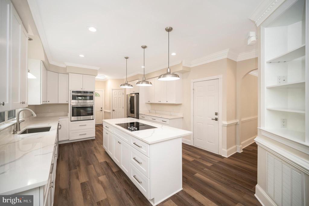 4 RUFFIAN DR