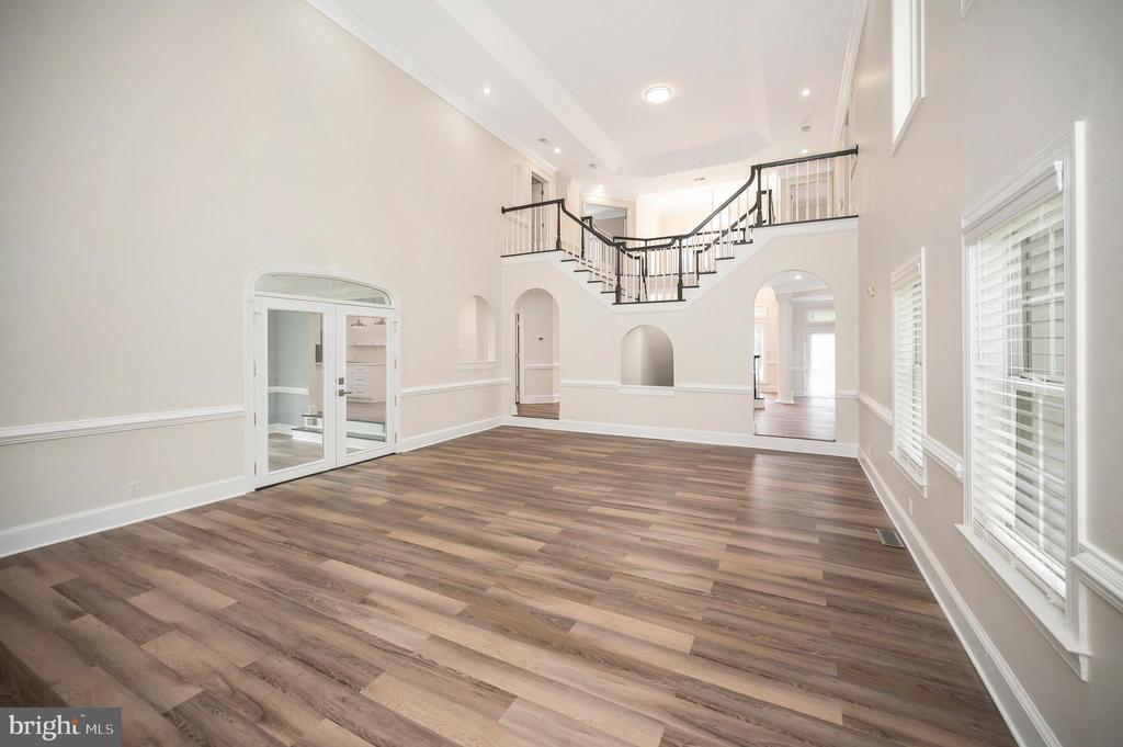 4 RUFFIAN DR