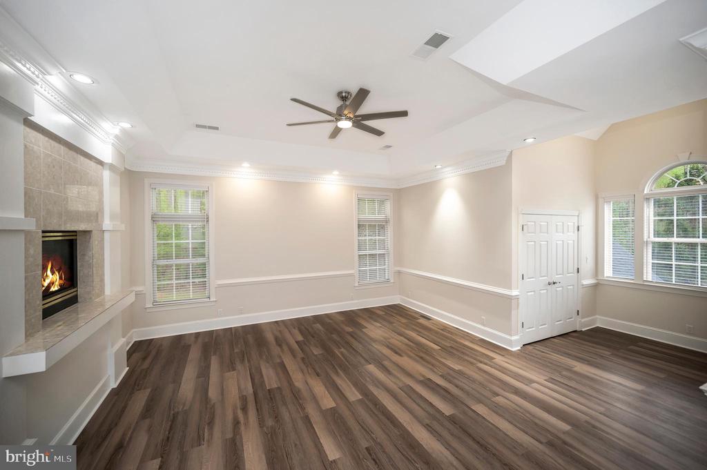 4 RUFFIAN DR