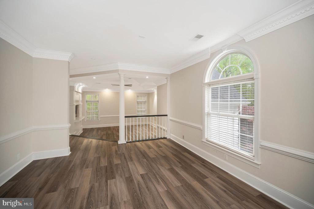 4 RUFFIAN DR