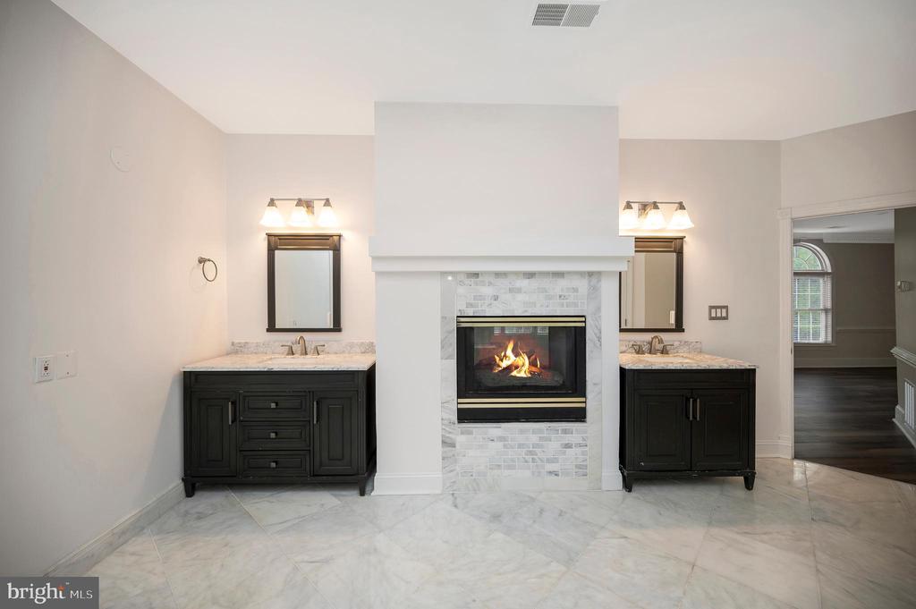 4 RUFFIAN DR