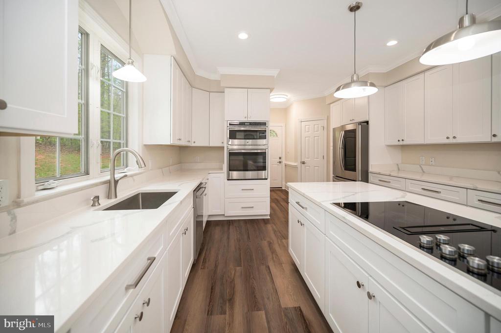 4 RUFFIAN DR
