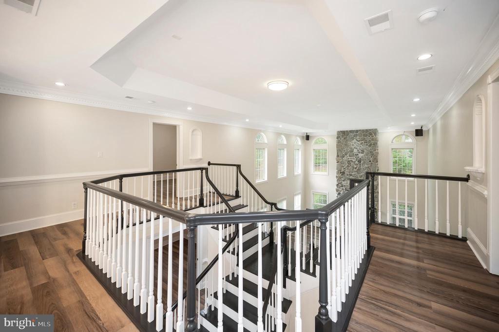 4 RUFFIAN DR