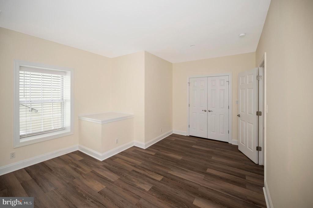 4 RUFFIAN DR