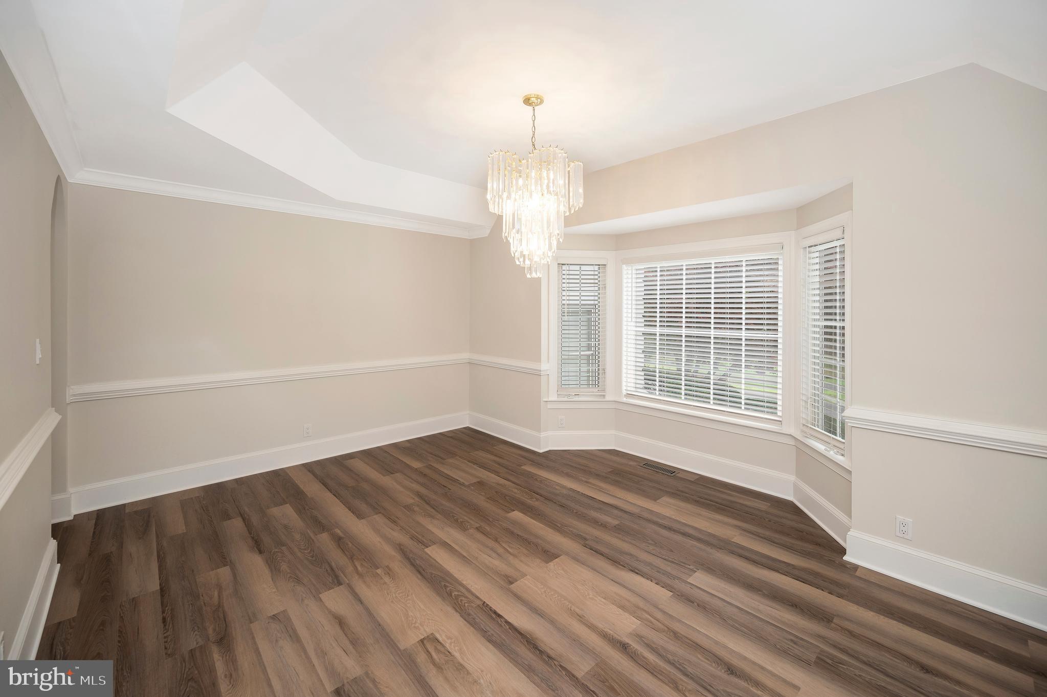 4 RUFFIAN DR