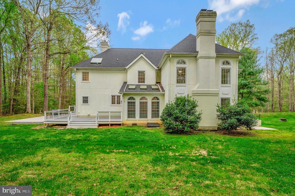 4 RUFFIAN DR