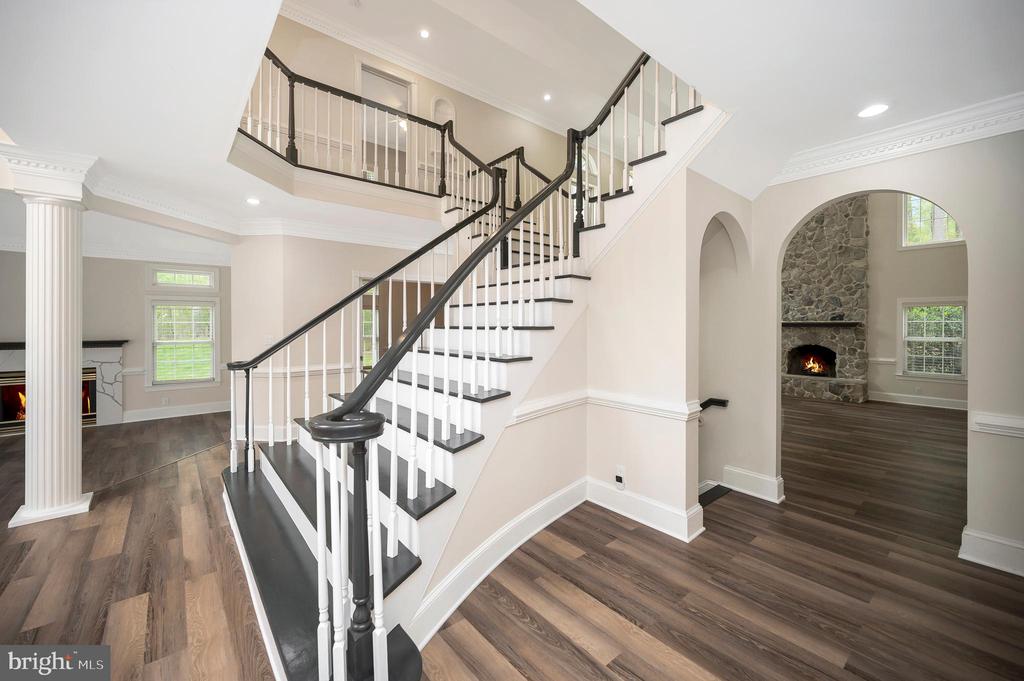 4 RUFFIAN DR