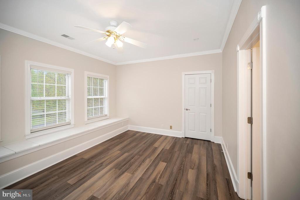 4 RUFFIAN DR