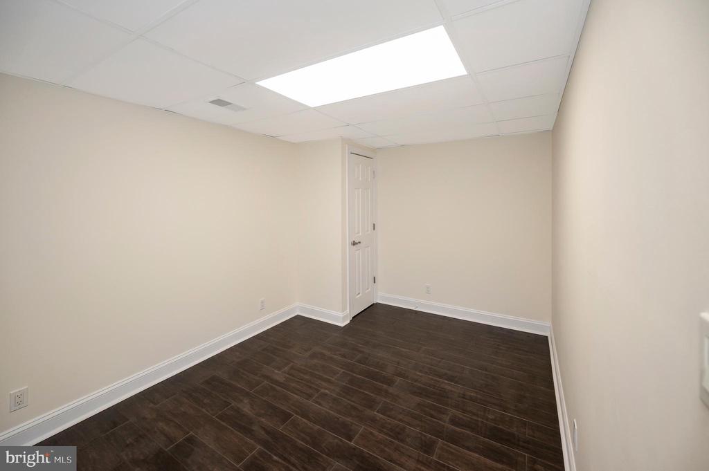 4 RUFFIAN DR