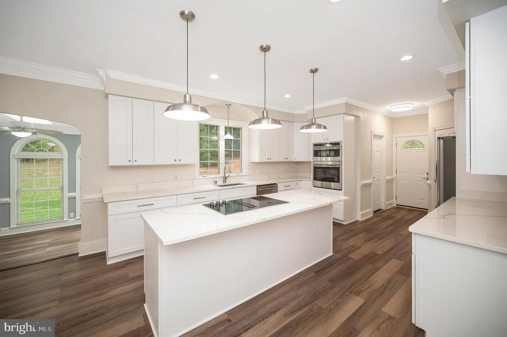 4 RUFFIAN DR