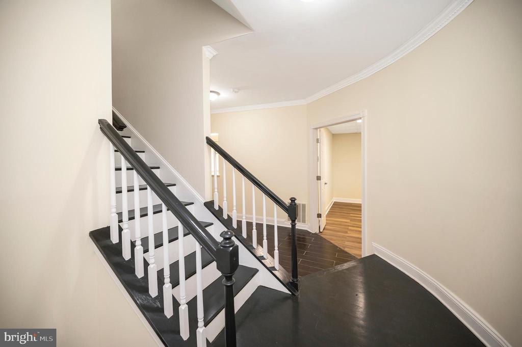 4 RUFFIAN DR