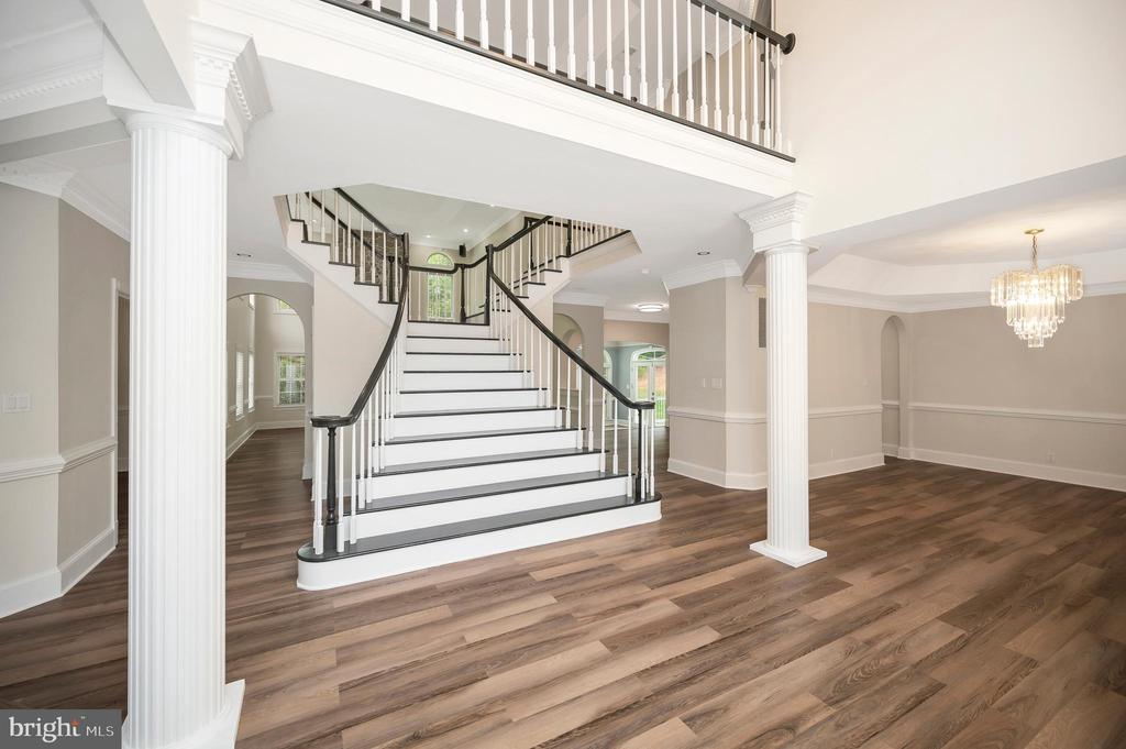 4 RUFFIAN DR
