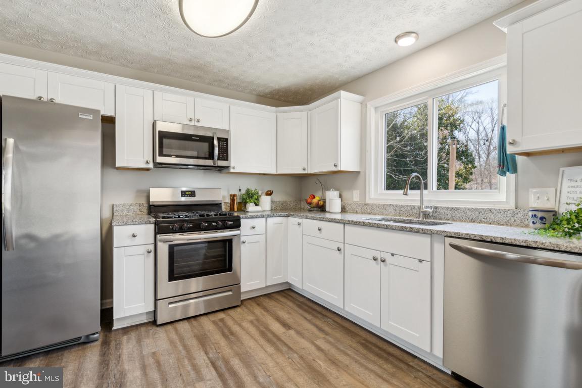 10 Lake View Ter
