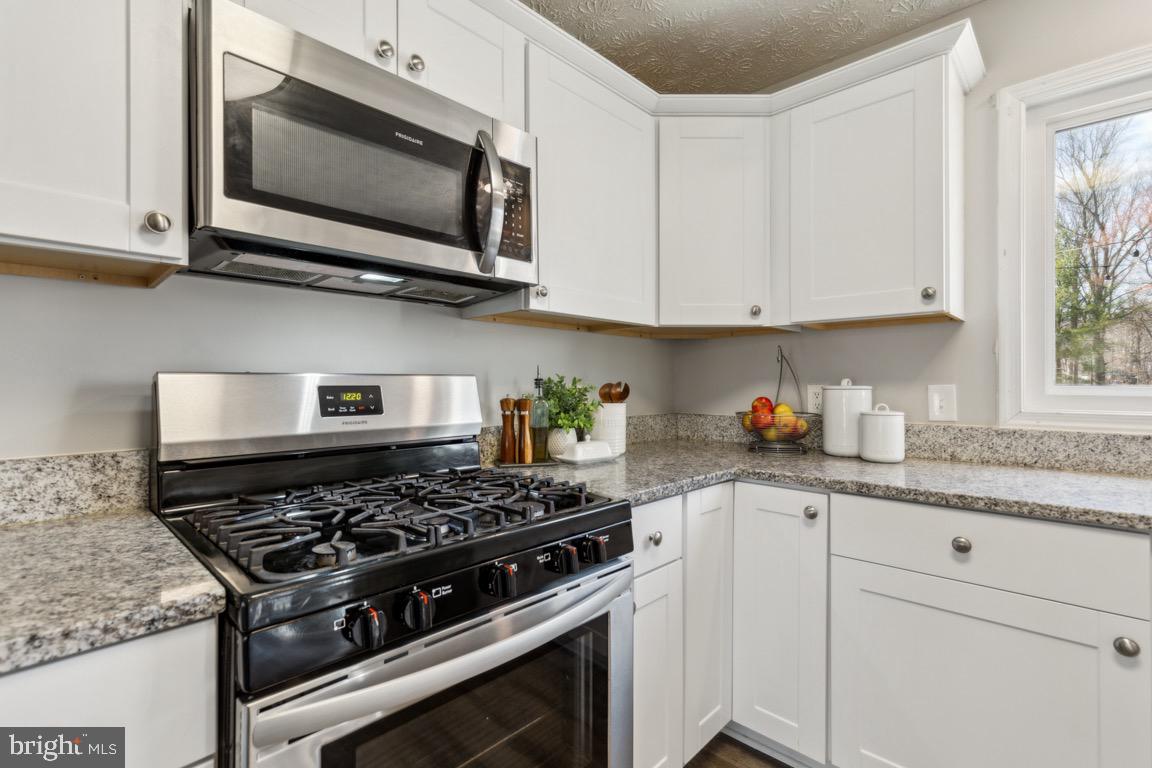 10 Lake View Ter