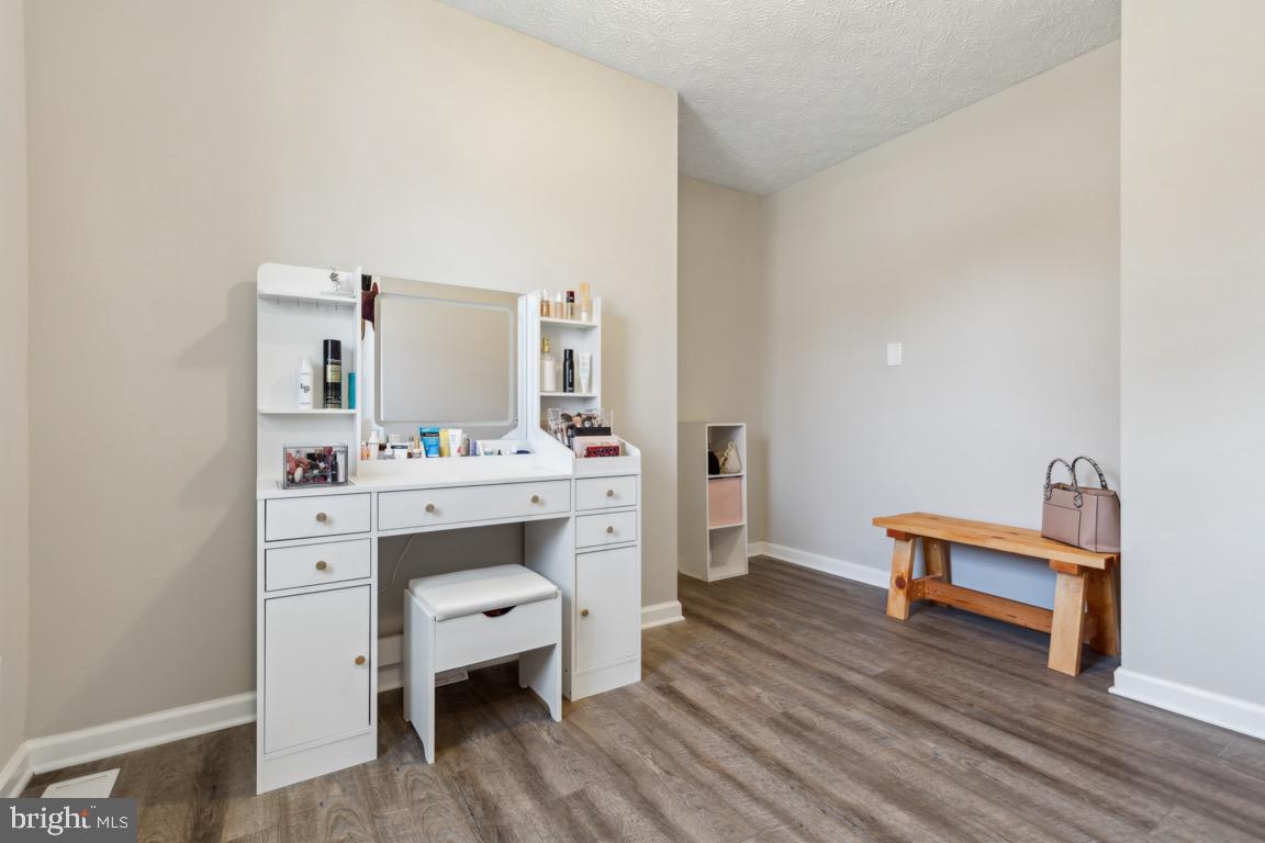 10 Lake View Ter