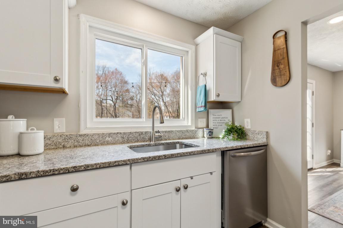 10 Lake View Ter
