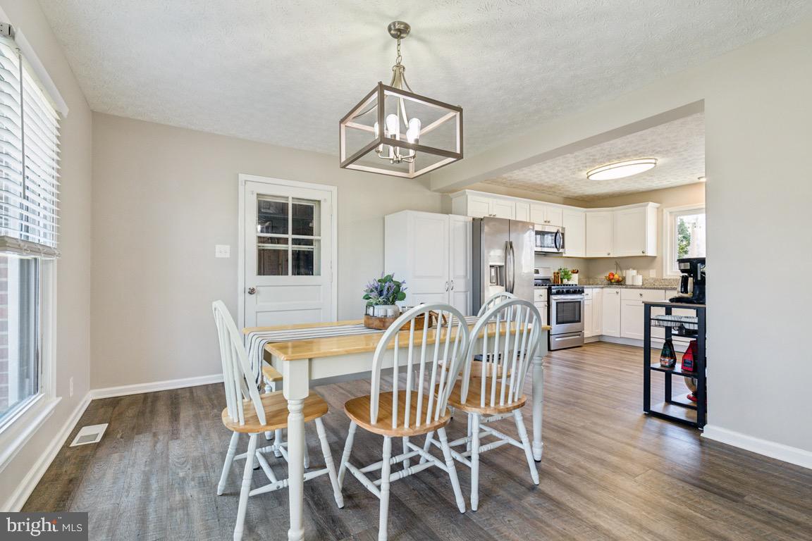 10 Lake View Ter