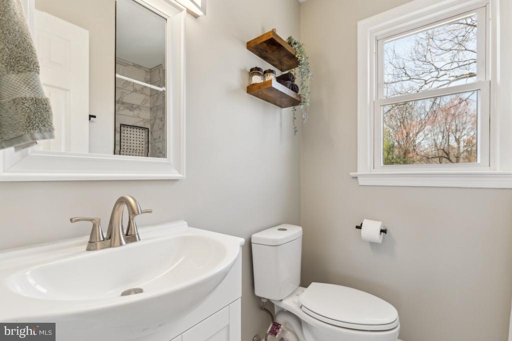 10 Lake View Ter
