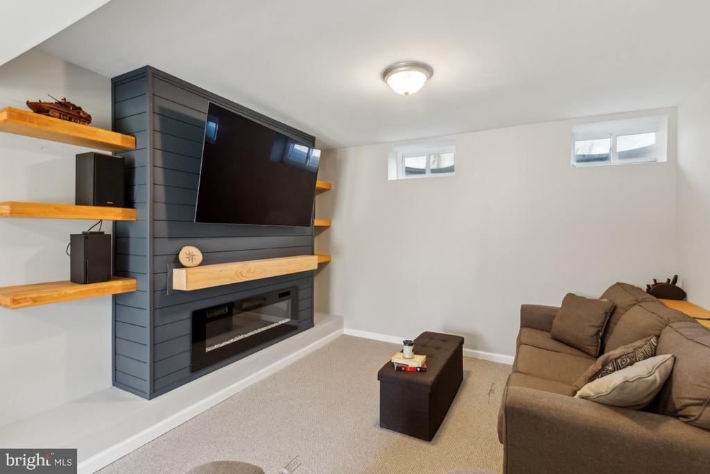 10 Lake View Ter