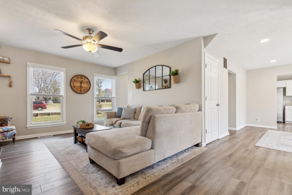 10 Lake View Ter