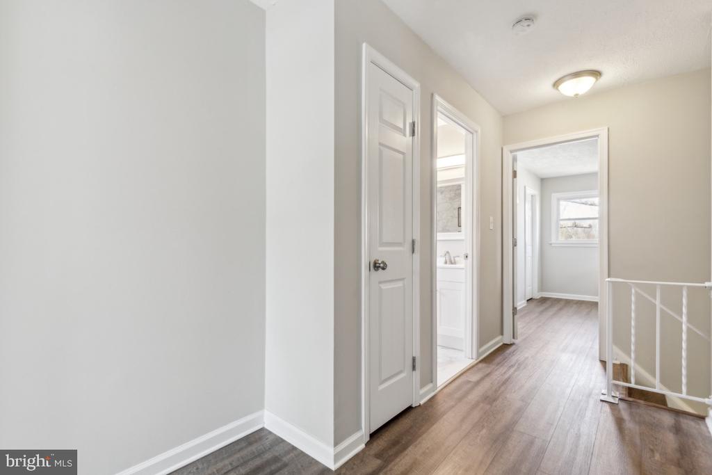 10 Lake View Ter