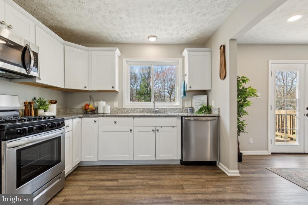 10 Lake View Ter