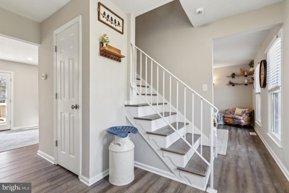 10 Lake View Ter
