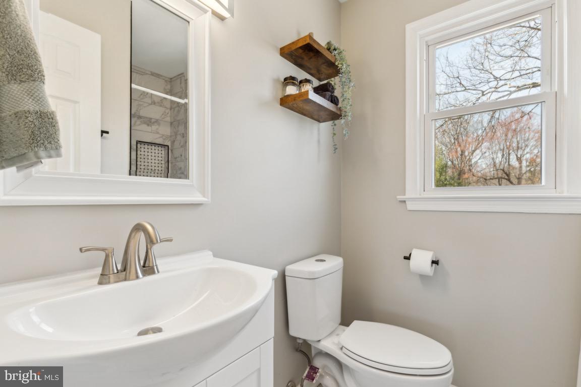 10 Lake View Ter