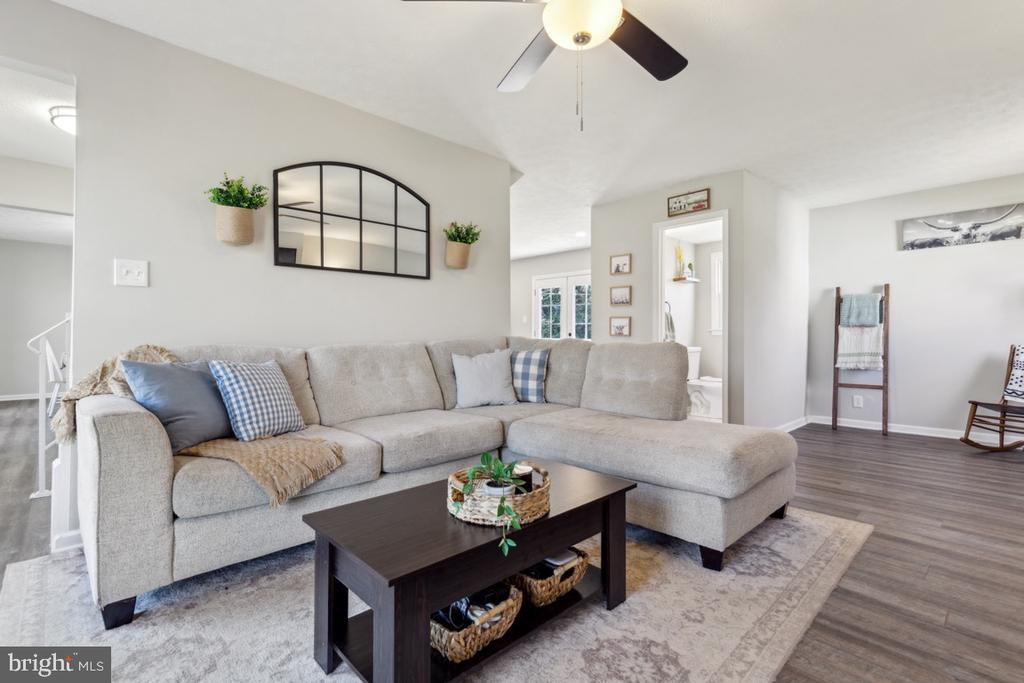 10 Lake View Ter