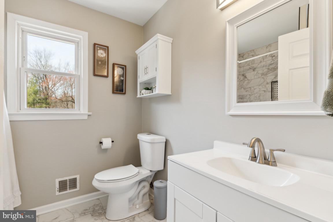 10 Lake View Ter