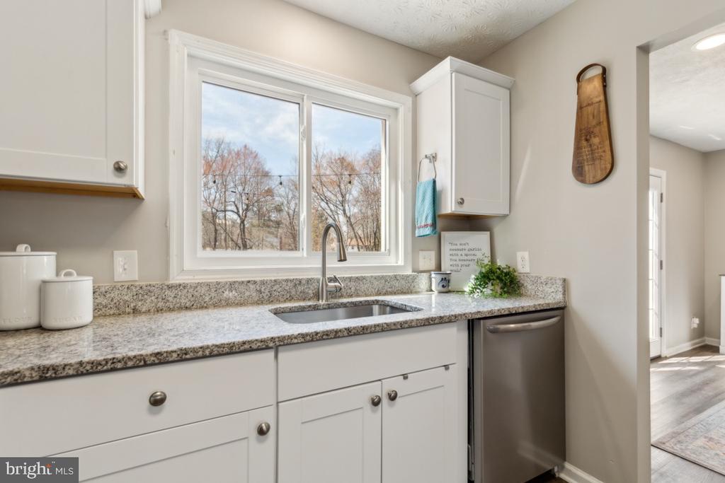 10 Lake View Ter