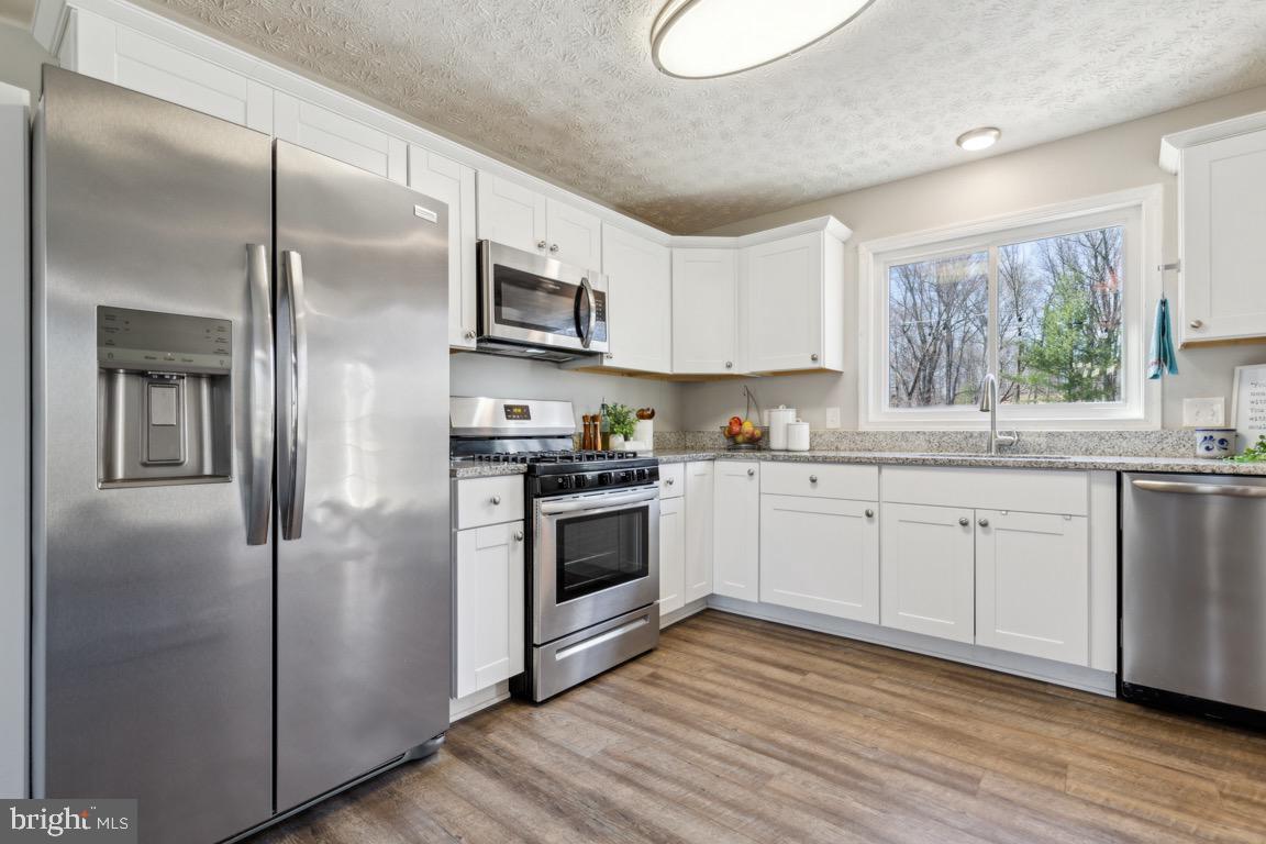 10 Lake View Ter