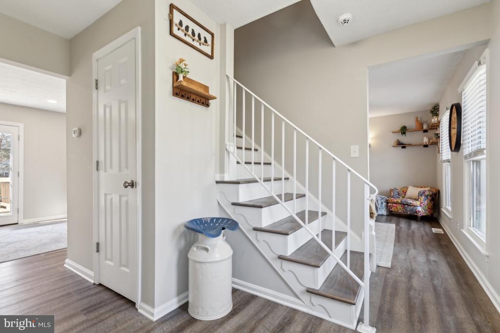 10 Lake View Ter