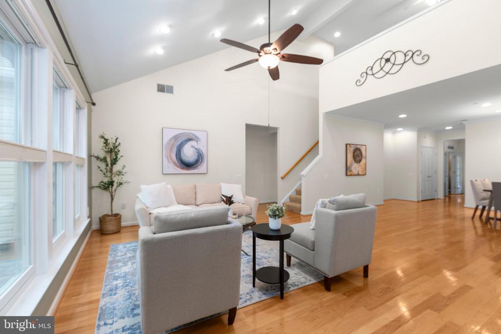 2 Carson Dr