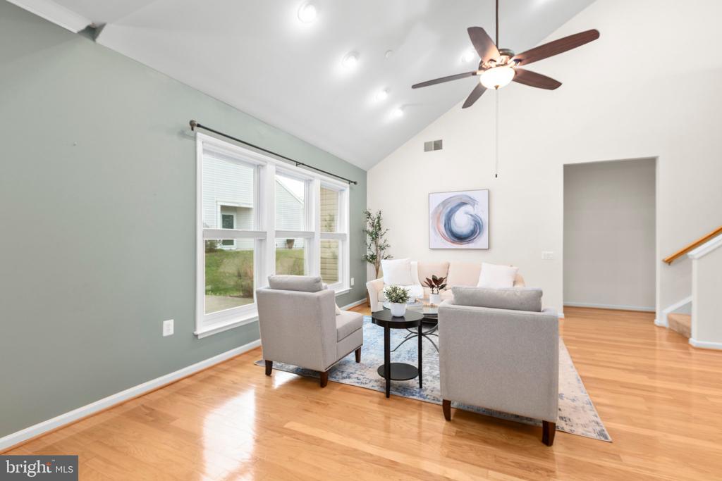 2 Carson Dr